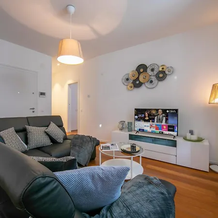 Star Of Lugano With Balcony - Happy Rentals *